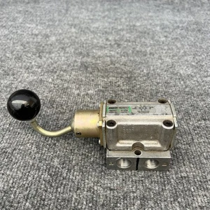 SpeedAire 5A543 3/8" Manual Air Control Pneumatic Valve 150PSIG Used - Picture 1 of 23
