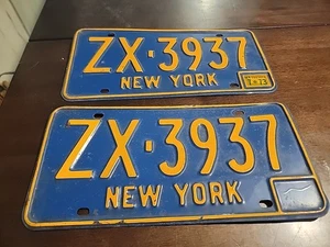 1973 New York PAIR License Plate Tag Original - Picture 1 of 4