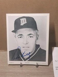 TOM KELLY SIGNED 1987 PHOTO. MINNESOTA TWINS WORLD SERIES MANAGER. JSA COA. - Picture 1 of 9