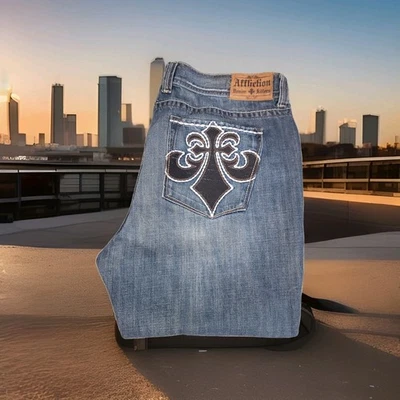 Affliction Denim Killers 42x34 Distressed Fleur De Lis 刺绣靴型牛仔裤 — 第 1/4 张图片