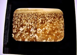 Antike magische Laterne Diafotografie Menschenmenge Zeppelin Landung Berlin Deutschland 1909 - Bild 1 von 3