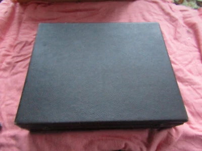 VINTAGE 1940'S K & C BAKELITE ROULETTE SET IN WOODEN CASE - Image 1 of 4