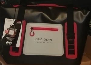Enfriador soldado de 24 latas Fridgidaire muy impermeable a bayas - Imagen 1 de 3
