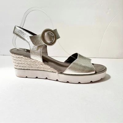 Sandalia de cuña apilada Gabor 65.764.61 plateada metálica talla 9.5 Foto 1 de 4