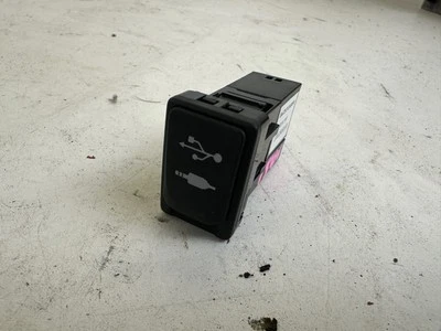 Scion FR-S USB 辅助输入仪表板装饰丰田 GT 86 斯巴鲁 BRZ 13-16 原始设备制造商 86257CA000 — 第 1/4 张图片