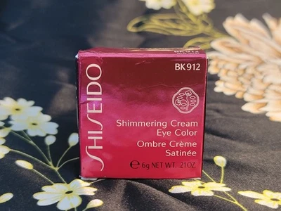 Color de ojos crema brillante Shiseido, BK 912, GLO. 10797, .21 oz. Foto 1 de 4