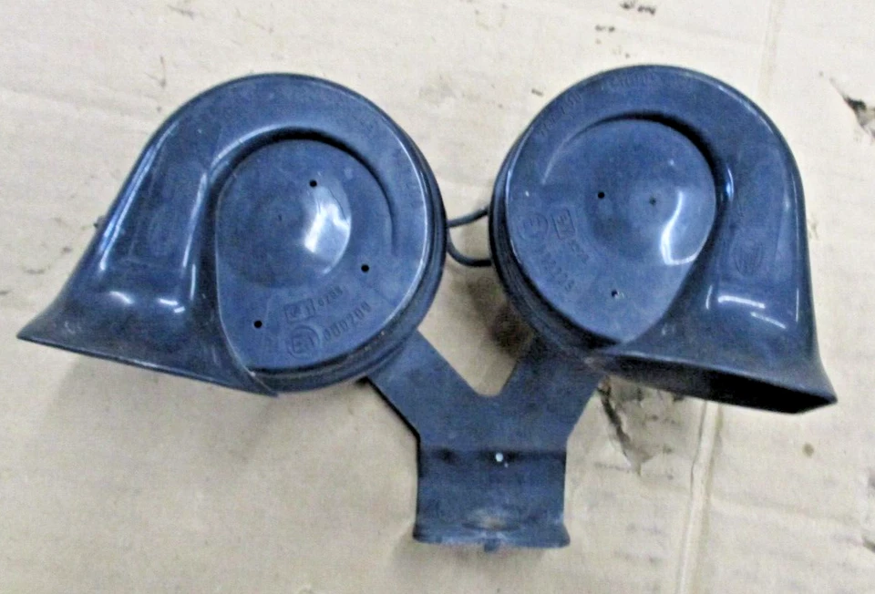 2005 05 06 07 MERCURY MONTEGO HORN DUAL BRACKET MERCURY FORD FIVE HUNDRED GOOD! Foto 1 de 3