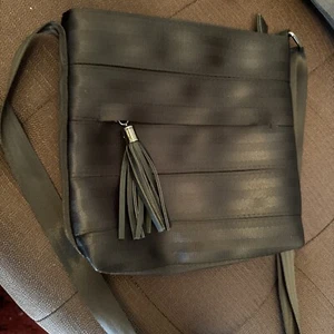 New Marla Wynne Tassel Seatbelt Crossbody HandBag Purse Black Silver Adjustable - Bild 1 von 12