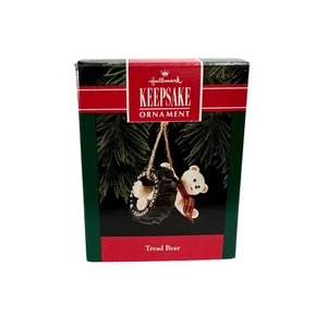 Vintage Hallmark Keepsake adorno de Navidad Tread Bear 1992 - Imagen 1 de 3