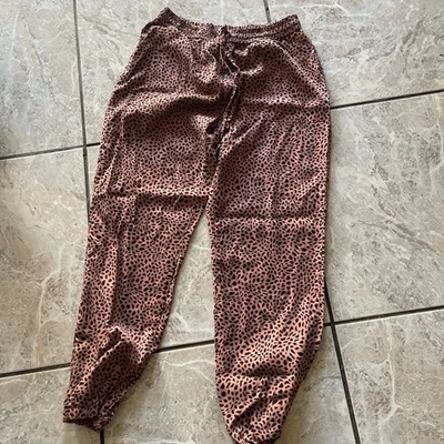 Victoria Secret Leopard印花慢跑裤 — 第 1/4 张图片