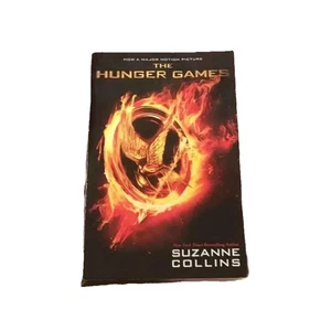 The Hunger Games Suzanne Collins 2012 Trade Paperback Fiction - Picture 1 of 2