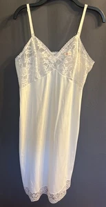 Vintage VANITY FAIR Gr. 34 Full Slip Dress SILKY IVORY Lace Dessous 70er Neu mit Etikett - Bild 1 von 9