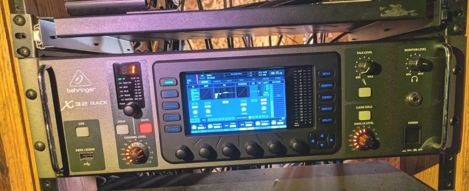 Mezclador digital de 40 canales Behringer X32Rack - negro Foto 1 de 1