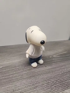 Vintage Rubber United Features Syndicate UFS Snoopy in Jean and White T-Shirt - Picture 1 of 9