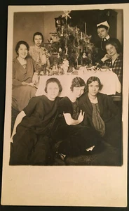 Foto vintage RPPC de novias en fiesta de Navidad #4436 - Imagen 1 de 1