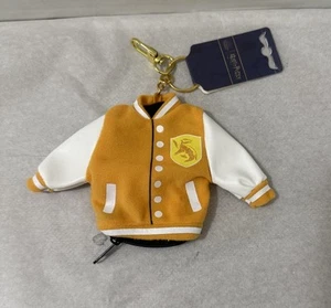 Harry Potter Casa Hufflepuff Llavero Caja Almuerzo Chaqueta Amarillo Cremallera Bolsillo Nuevo - Imagen 1 de 5