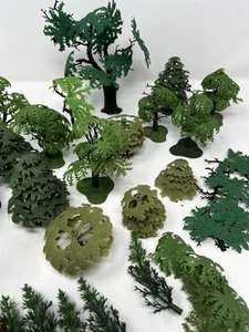 MODEL RAILWAY OO GAUGE BUILD YOUR OWN PLASTIC TREES X 18 WITH EXTRA FOLIAGE - Picture 1 of 11