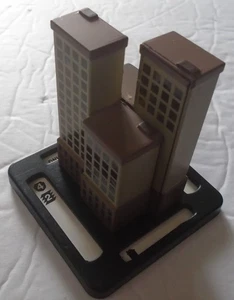 Monsterpocalypse Apartment Building 61/69 Spielfigur 2008 Privateer Press lose - Bild 1 von 2