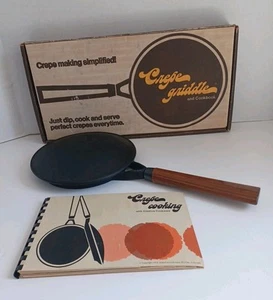 Vintage Krepp Grillplatte von CREATIVE COOKWARE Gusseisen Holzgriff Kochbuch - EUC - Bild 1 von 6
