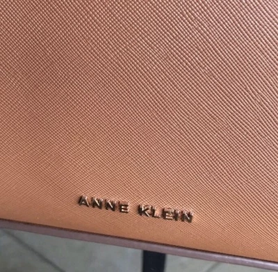 Cartera de cuero marrón Anne Klein Foto 1 de 4