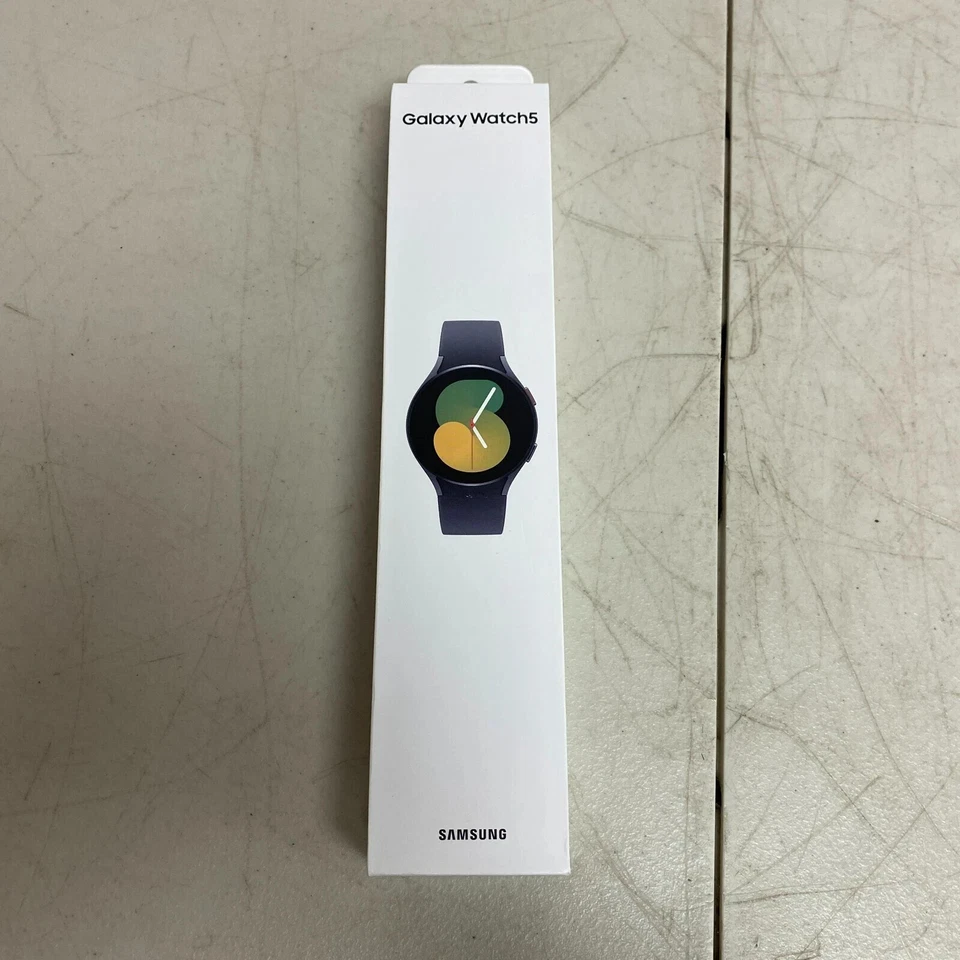Samsung Galaxy Watch 5 Bluetooth + Wifi + GPS 40mm Graphite Aluminum Case - Image 1 of 1