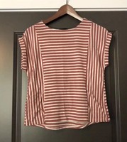 W5 Women’s Shirt Size S Red & White