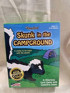 Jr. Rangerland Skunk in the CAMPGROUND Juego de Cartas Niños WVU - Imagen 1 de 4
