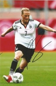 ALEMANIA Y BAYERN MÚNICH DAMAS* MELANIE BEHRINGER FIRMADA 6x4 FOTO DE ACCIÓN + CERTIFICADO DE AUTENTICIDAD - Imagen 1 de 1