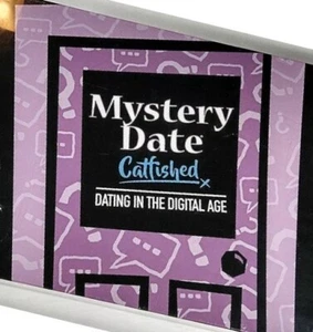 NEU Hasbro Classic Mystery Date Catfished Erwachsene Parodie Brettspiel-Spaß 4 Paare - Bild 1 von 3