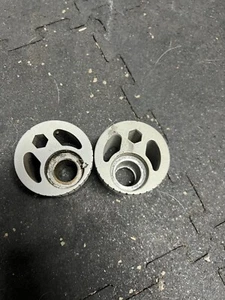 1994 94 Kawasaki ZX11 ZX-11 Ninja Rear Axle Chain Adjuster Sleeve Pair - Foto 1 di 4