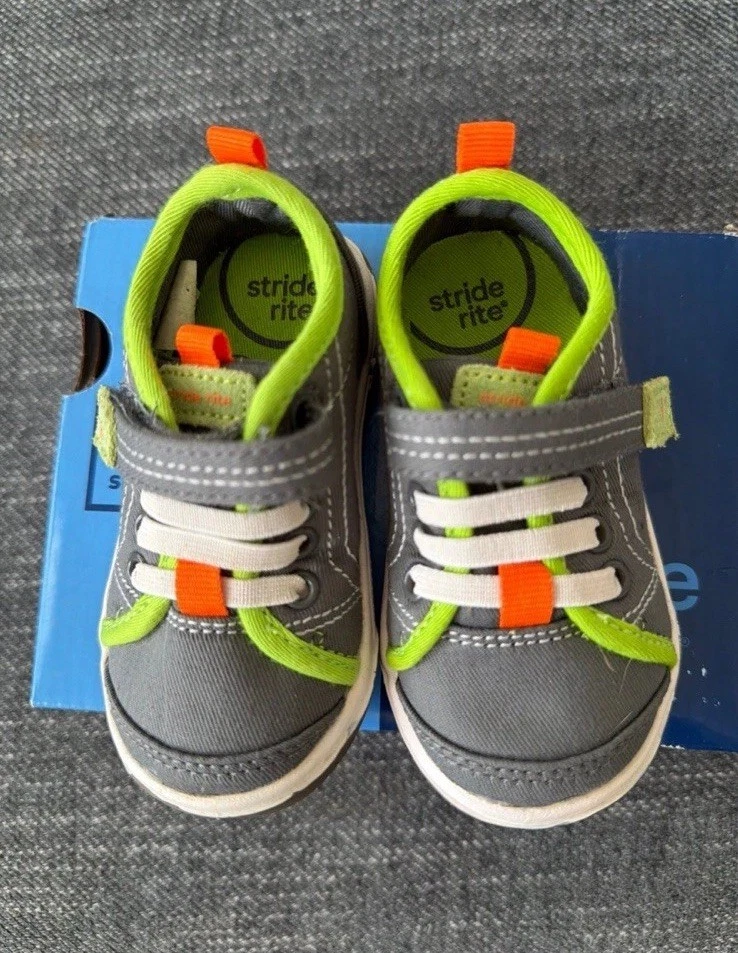 Stride Rite Dakota Little Boy 鞋码 4.5 M,浅灰色、橙色和石灰装饰 — 第 1/4 张图片