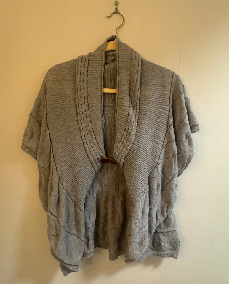 Suéter Cecico Grande Grueso Tejido con Cable Botón Gris Talla M Mediano  Foto 1 de 3