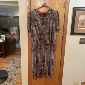 Connected Woman Plus Size Layered Crinkle Dress Tan/Black-Unsized (likely 24/26) - Picture 1 of 8