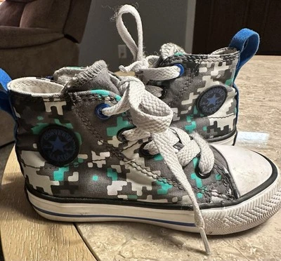Talla 7 Niño Pequeño Converse Zapatos Tenis Prendas para el torso Altas Verde Gris Digital Camuflaje, Limpio Foto 1 de 4