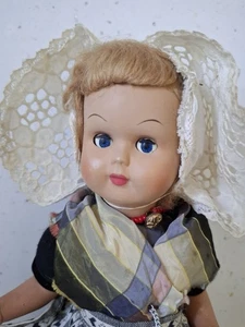 MUÑECA VINTAGE AÑOS 50 EN TRAJE HOLANDÉS EN MUY BUENA CONDICIÓN - Imagen 1 de 2
