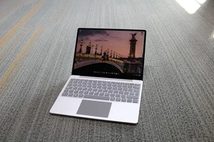 Microsoft Surface GO 3 12.4" i5 1235U / 8GB RAM / 256GB SSD Platinum Laptop - Picture 1 of 13