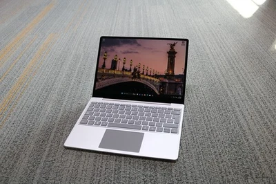 Microsoft Surface GO 3 12.4" i5 1235U / 8GB RAM / 256GB SSD Platinum Laptop - Image 1 of 4