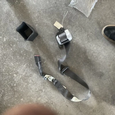 Cinturón de seguridad central trasero Infiniti G35 G37 sedán 03-13 88852-AL506 Foto 1 de 4