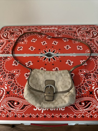 Fibbia a tracolla Coach SOHO firma cachi oro jacquard metallizzato in pelle piccola