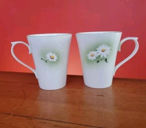 Chum Bon Daisy Floral Hand Painted Ceramic Tea Coffee Mugs Cups Set Of 2 - Picture 1 of 9