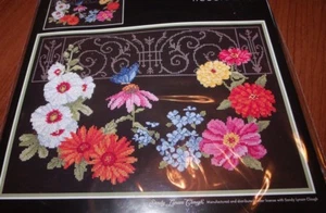 Janlynn JARDÍN OCULTO Kit Punto de Cruz Contado 14" x 11" Floral sobre Negro!  - Imagen 1 de 3