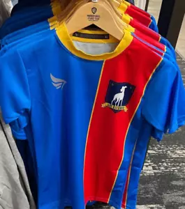 WARNER BROS. STUDIOS TOUR TED LASSO A.F.C RICHMOND SOCCER JERSEY SIZE XS-4XL NEW - Picture 1 of 1