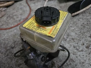 DEPÓSITO LÍQUIDO FRENOS AUDI 80 CUPÉ B2 QUATTRO 811611307A - Imagen 1 de 4