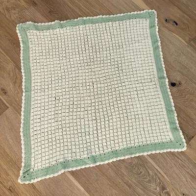Manta bebé ganchillo verde menta y marfil - 41 X 38,5 súper suave Foto 1 de 4