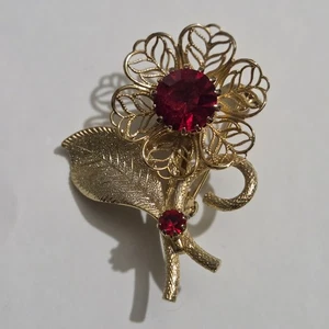 Vtg Delicate Red Rhinestone Goldtone Filigree Floral Spray Brooch Pin - Picture 1 of 13