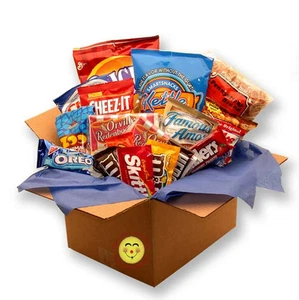 Snackdown Deluxe Snacks Pflegepaket - Snack Pflegepaket mit Süßigkeiten und Schokolade - Bild 1 von 1