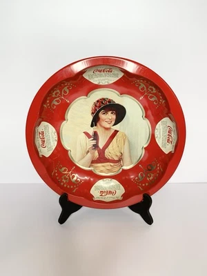 老式10.5英寸红白可口可乐金属托盘女士饮用可乐 — 第 1/3 张图片