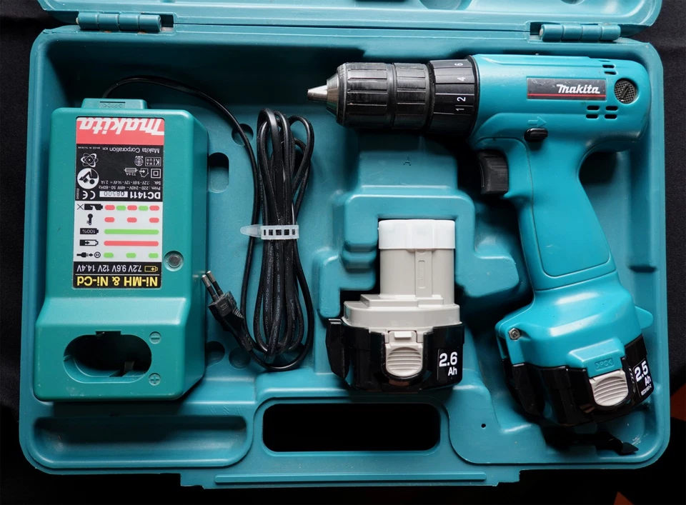 Makita Akku-Bohrschrauber 12 Volt 6314D mit 2 St ORIGINAL Akkus u. Ladegerät - Bild 1 von 4