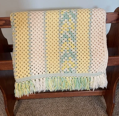 Manta afgana de ganchillo hecha a mano de colección amarilla verde crema a rayas de abuela 43x64 en muy buena condición Foto 1 de 4
