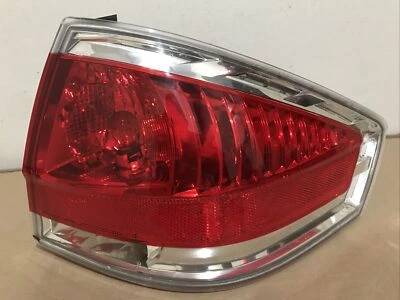 Luz trasera derecha Ford Focus 2008,2009,2010,2011 sedán pasajero OEM Foto 1 de 4